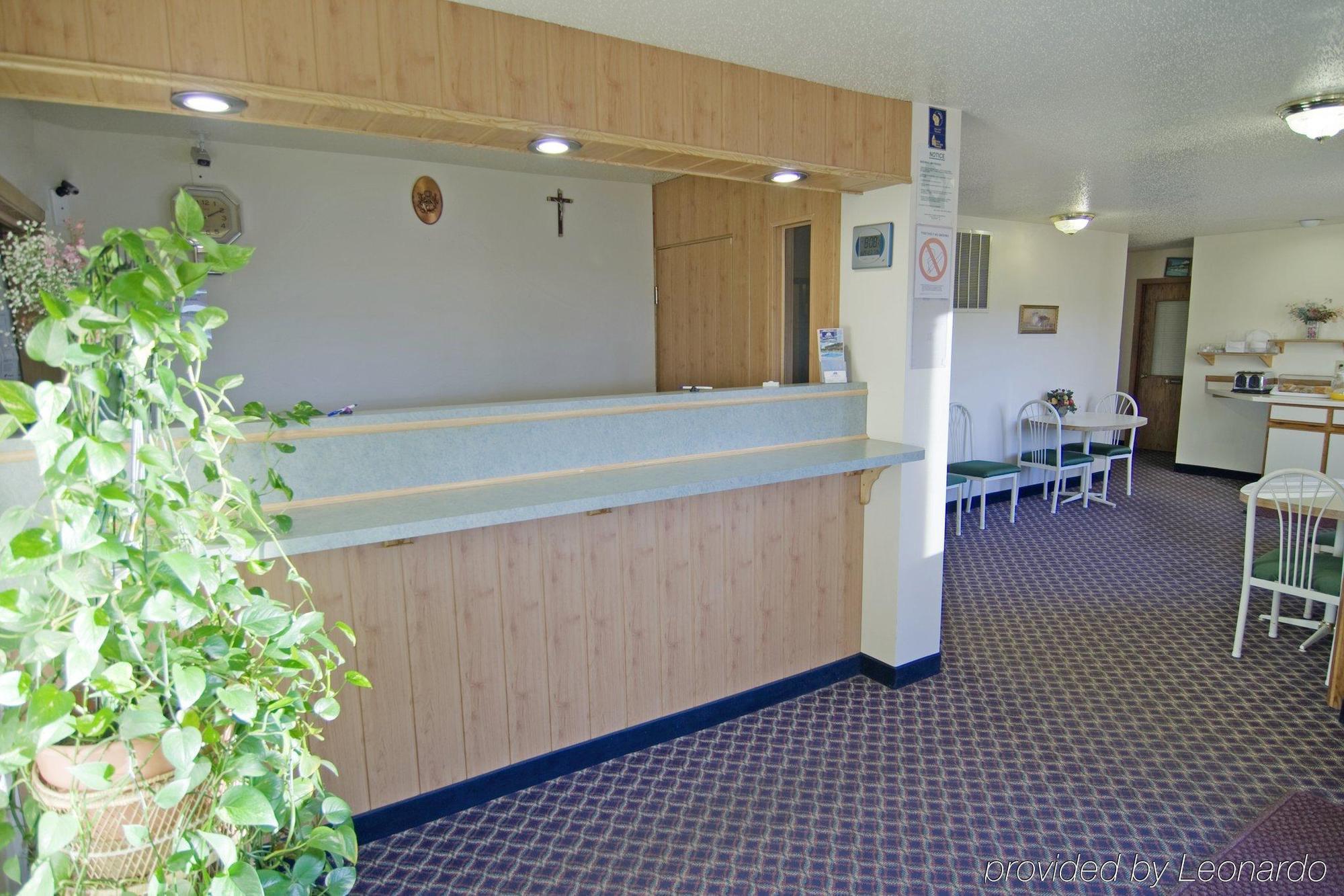 Campus Inn Baraboo Interior photo
