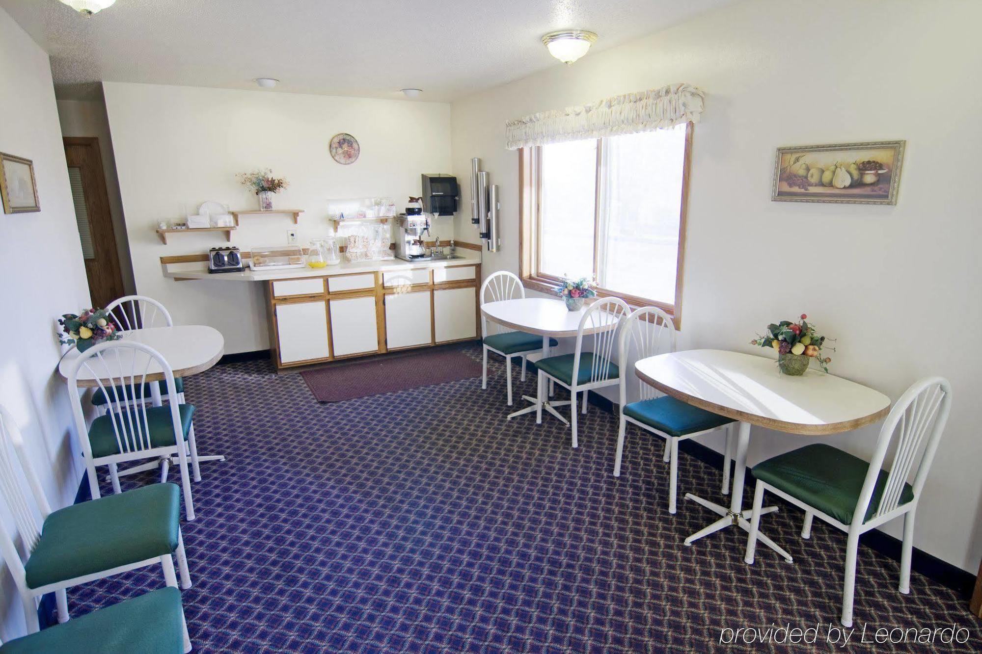 Campus Inn Baraboo Restaurant photo